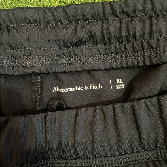Abercrombie & Fitch lightweight traveller joggers - Picture 2 of 3